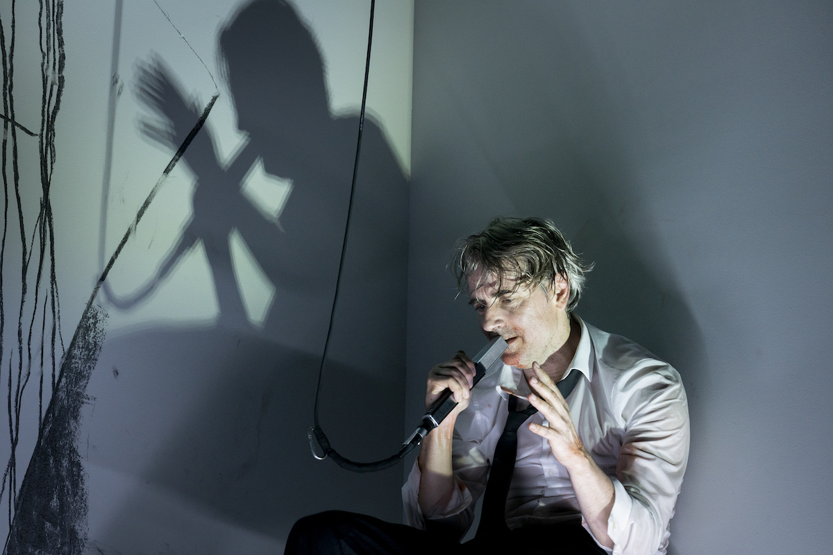 De Profundis – Berliner Ensemble – Jens Harzer debütiert am BE mit einem Liebesbrief von Oscar Wilde, inszeniert von BE-Intendant Oliver Reese